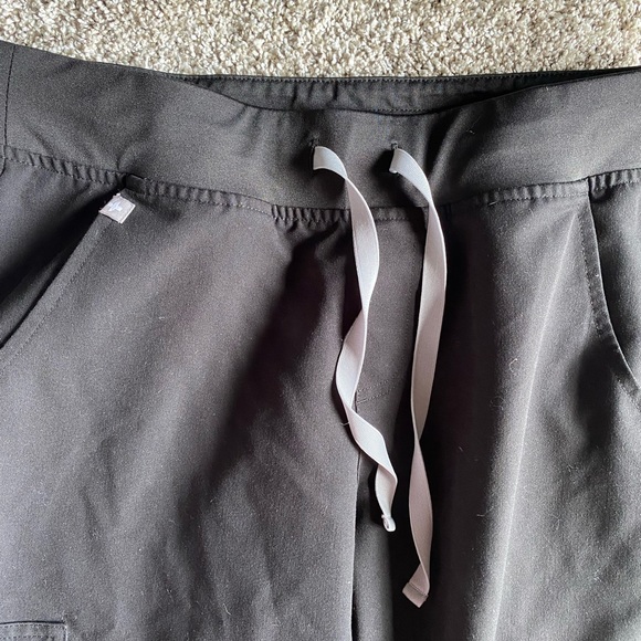 FIGS Zamora Black Jogger Scrub Pants Women's - Picture 3 of 7